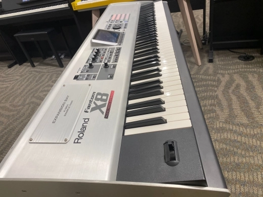 Roland Fantom-X8 2